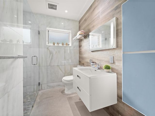 Продажа дома по адресу 721 Bird Rd - фото 7528476