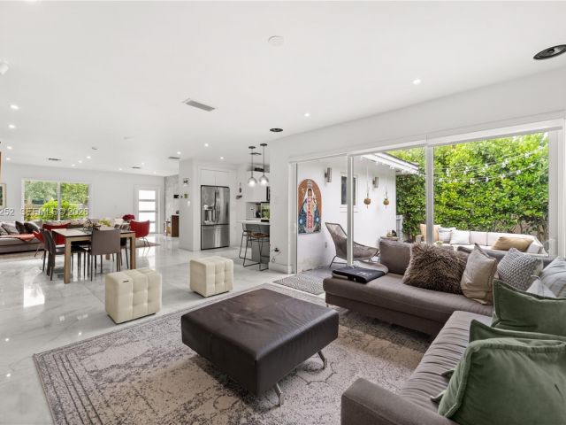 Продажа дома по адресу 721 Bird Rd - фото 7528477