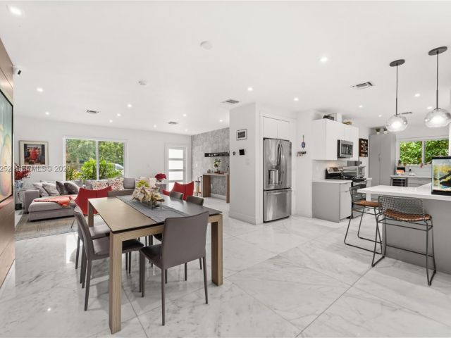 Продажа дома по адресу 721 Bird Rd - фото 7528478