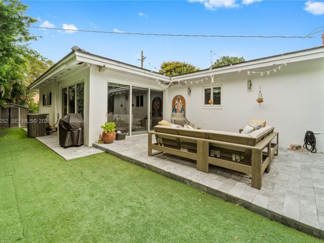 Продажа дома по адресу 721 Bird Rd - фото 7528479