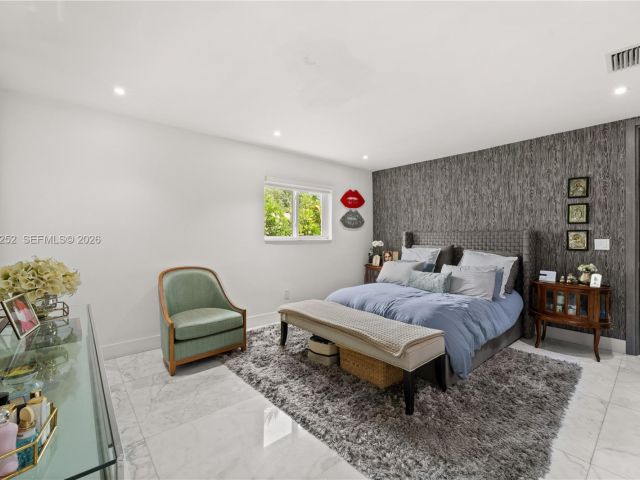 Продажа дома по адресу 721 Bird Rd - фото 7528482