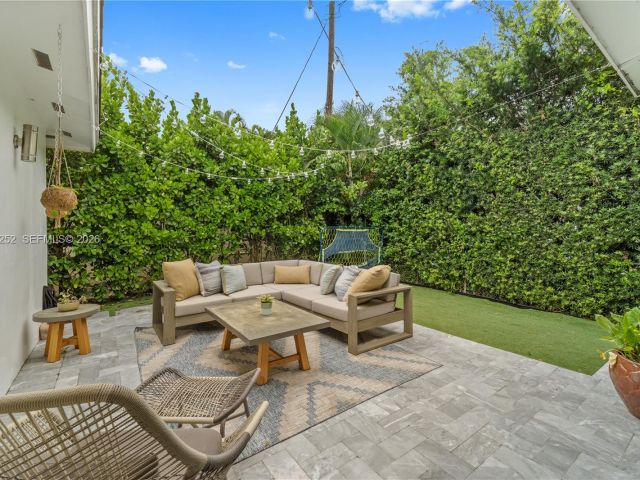 Продажа дома по адресу 721 Bird Rd - фото 7528483