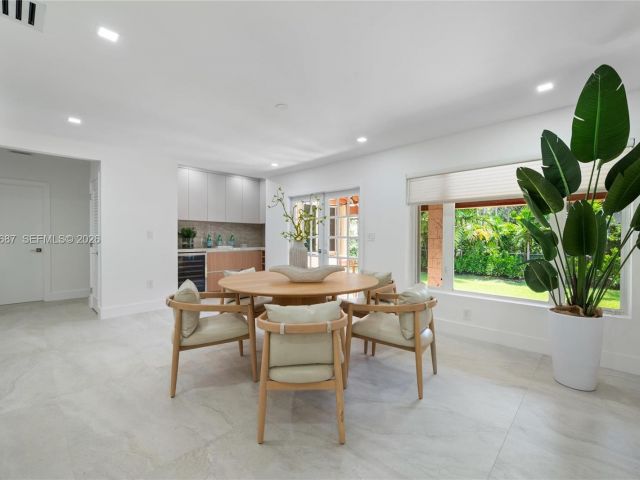 Продажа дома по адресу 5211 Granada Blvd - фото 7471431