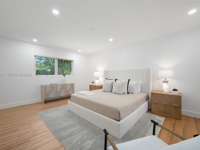 Продажа дома по адресу 5211 Granada Blvd - фото 7471438