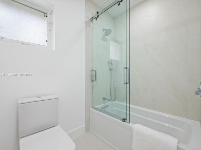 Продажа дома по адресу 5211 Granada Blvd - фото 7471449