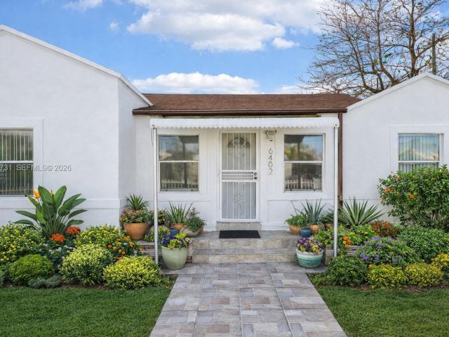 Продажа дома по адресу 6402 NW 8th Ave - фото 7464342