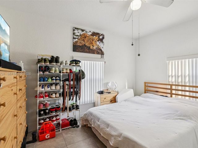 Продажа дома по адресу 6402 NW 8th Ave - фото 7464375