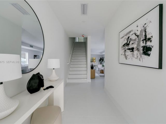 Продажа дома по адресу 4789 NW 1st St - фото 7528447