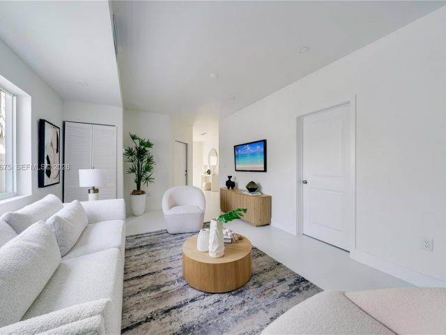 Продажа дома по адресу 4789 NW 1st St - фото 7528450