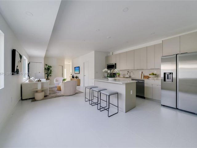 Продажа дома по адресу 4789 NW 1st St - фото 7528453