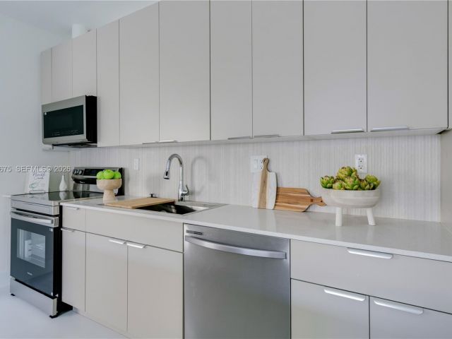 Продажа дома по адресу 4789 NW 1st St - фото 7528454