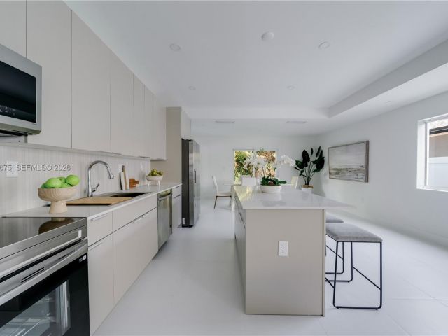 Продажа дома по адресу 4789 NW 1st St - фото 7528456