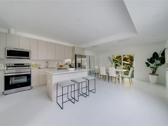 Продажа дома по адресу 4789 NW 1st St - фото 7528457