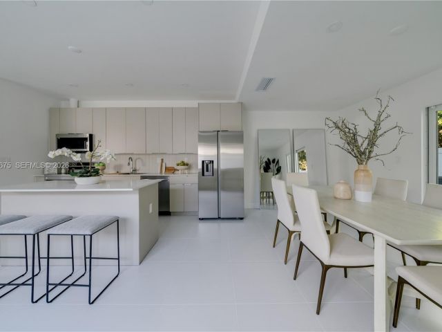 Продажа дома по адресу 4789 NW 1st St - фото 7528458