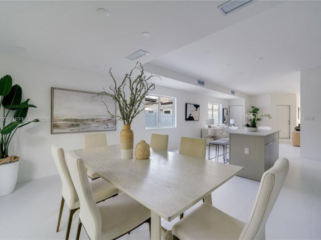 Продажа дома по адресу 4789 NW 1st St - фото 7528460