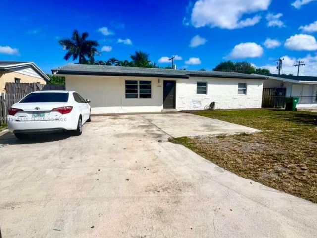 Дом в аренду по адресу 4924 SW 44 AV - фото 7483709