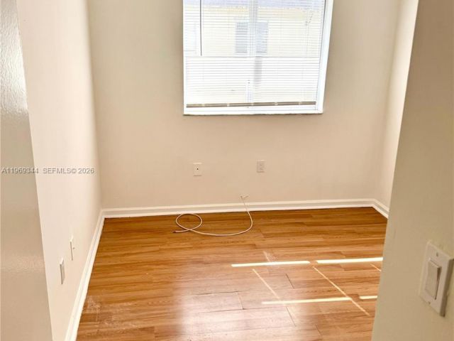 Дом в аренду по адресу 4924 SW 44 AV - фото 7483719