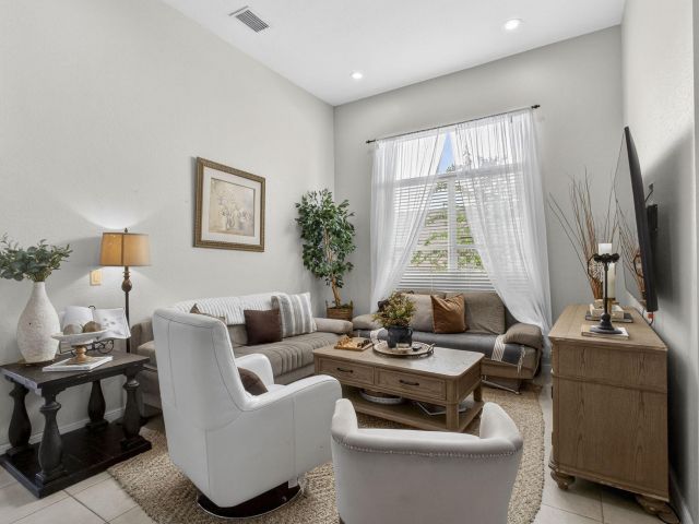Продажа дома по адресу 6637 Traveler Road - фото 8457071