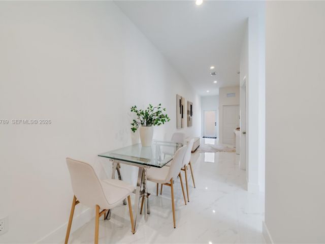 Продажа дома по адресу 2936 NW 27th St - фото 7528394