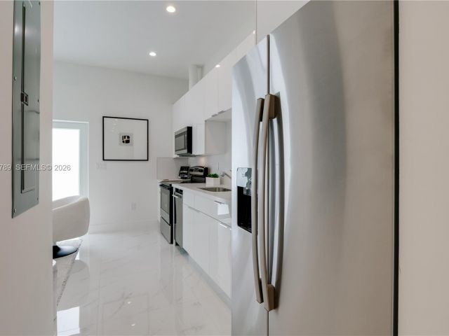 Продажа дома по адресу 2936 NW 27th St - фото 7528395