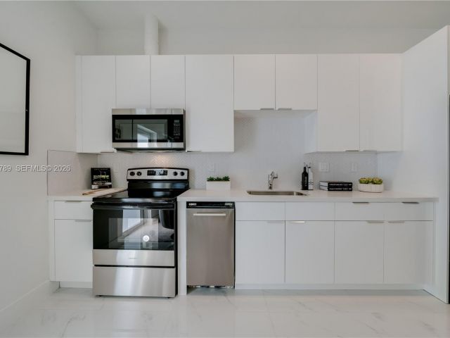 Продажа дома по адресу 2936 NW 27th St - фото 7528396