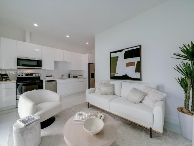 Продажа дома по адресу 2936 NW 27th St - фото 7528398