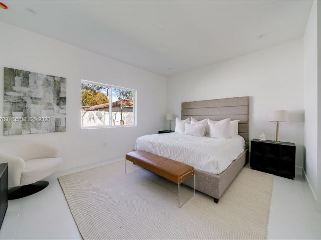 Продажа дома по адресу 2936 NW 27th St - фото 7528399