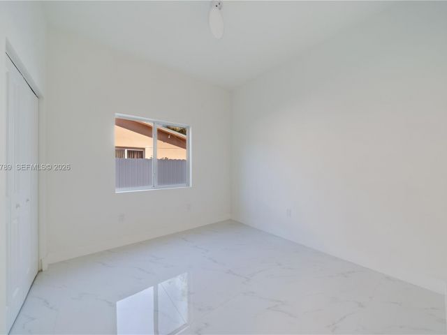 Продажа дома по адресу 2936 NW 27th St - фото 7528402