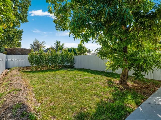 Продажа дома по адресу 2936 NW 27th St - фото 7528403