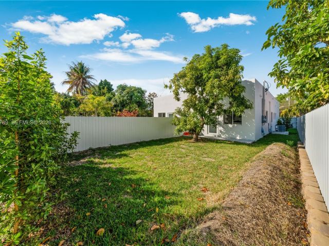 Продажа дома по адресу 2936 NW 27th St - фото 7528404