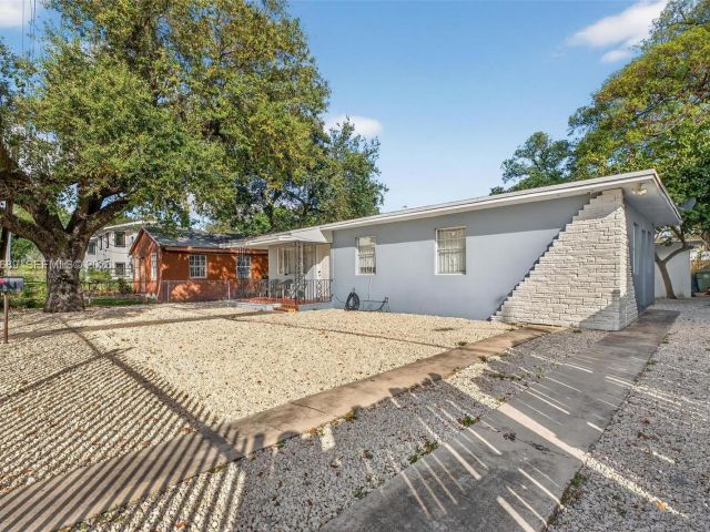 Продажа дома по адресу 2741 NW 43rd Ter - фото 7524537