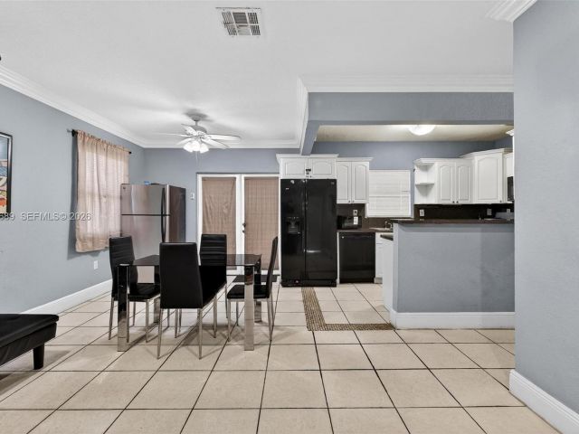 Продажа дома по адресу 2741 NW 43rd Ter - фото 7524539