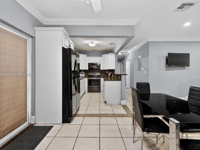 Продажа дома по адресу 2741 NW 43rd Ter - фото 7524540