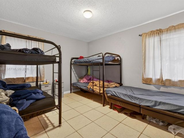 Продажа дома по адресу 2741 NW 43rd Ter - фото 7524543