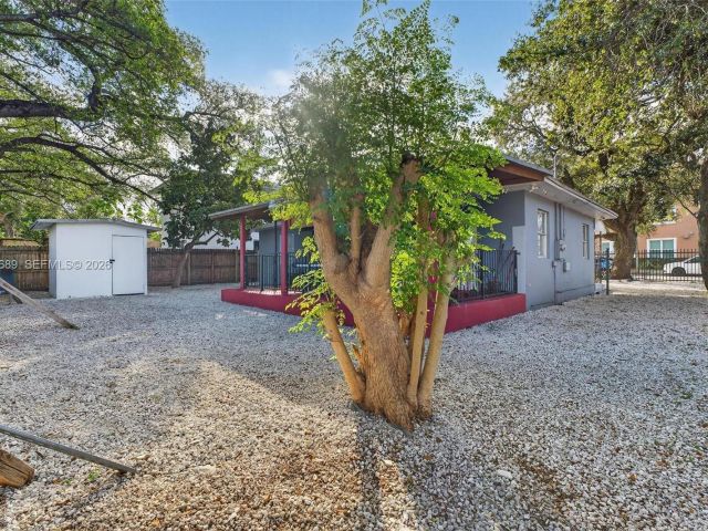 Продажа дома по адресу 2741 NW 43rd Ter - фото 7524547