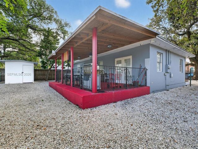 Продажа дома по адресу 2741 NW 43rd Ter - фото 7524548