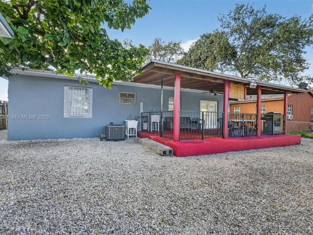 Продажа дома по адресу 2741 NW 43rd Ter - фото 7524549