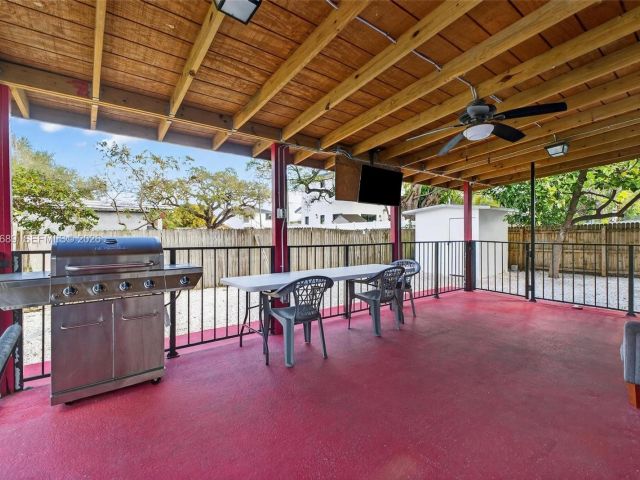 Продажа дома по адресу 2741 NW 43rd Ter - фото 7524551