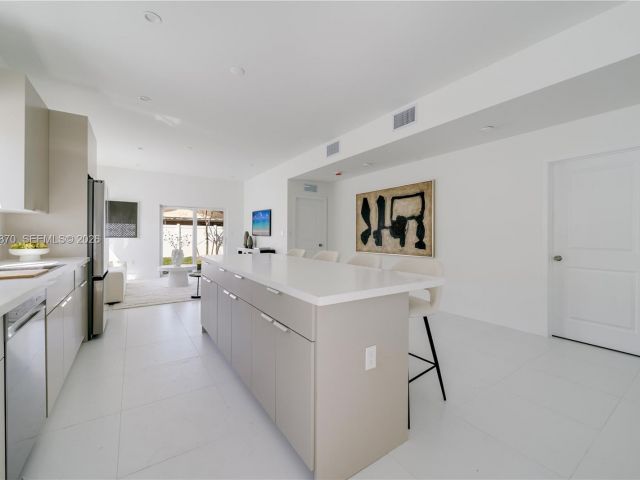 Продажа дома по адресу 5735 SW 4th St - фото 7528410