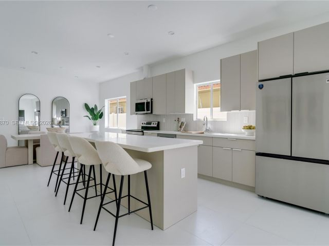 Продажа дома по адресу 5735 SW 4th St - фото 7528412