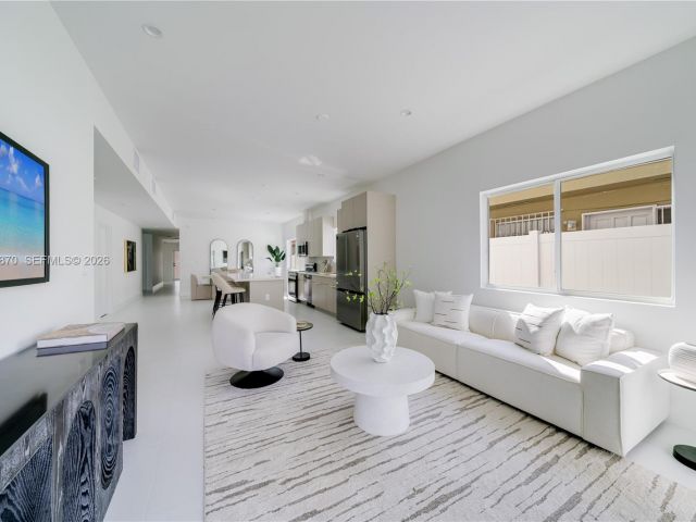 Продажа дома по адресу 5735 SW 4th St - фото 7528414