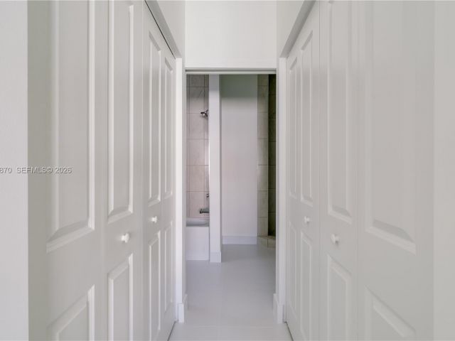 Продажа дома по адресу 5735 SW 4th St - фото 7528417