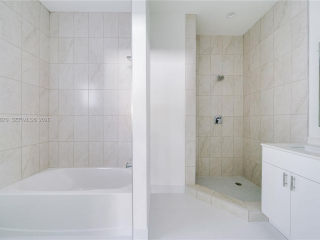 Продажа дома по адресу 5735 SW 4th St - фото 7528418