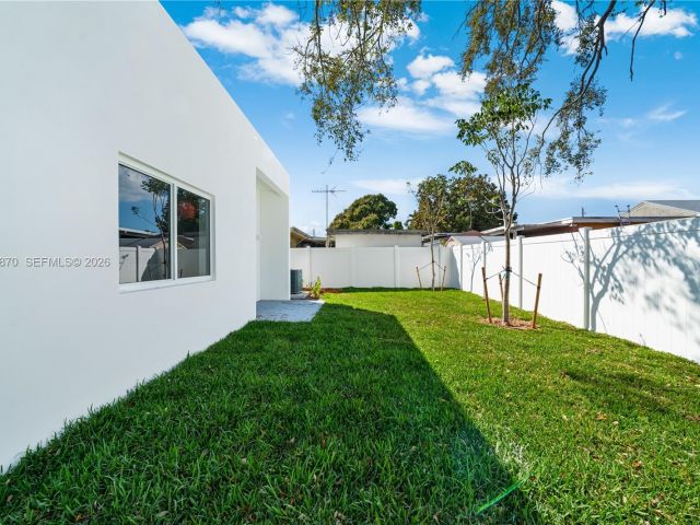 Продажа дома по адресу 5735 SW 4th St - фото 7528419