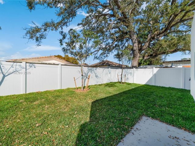 Продажа дома по адресу 5735 SW 4th St - фото 7528420