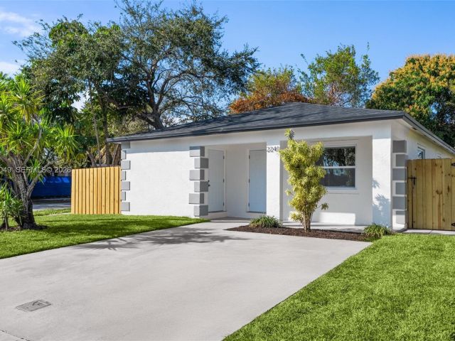 Продажа дома по адресу 2241 Hope St - фото 7515845