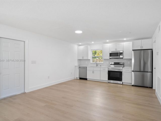 Продажа дома по адресу 2241 Hope St - фото 7515848