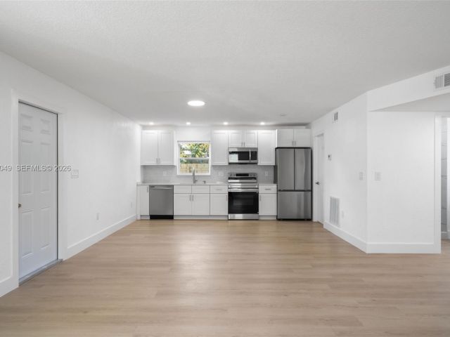 Продажа дома по адресу 2241 Hope St - фото 7515849