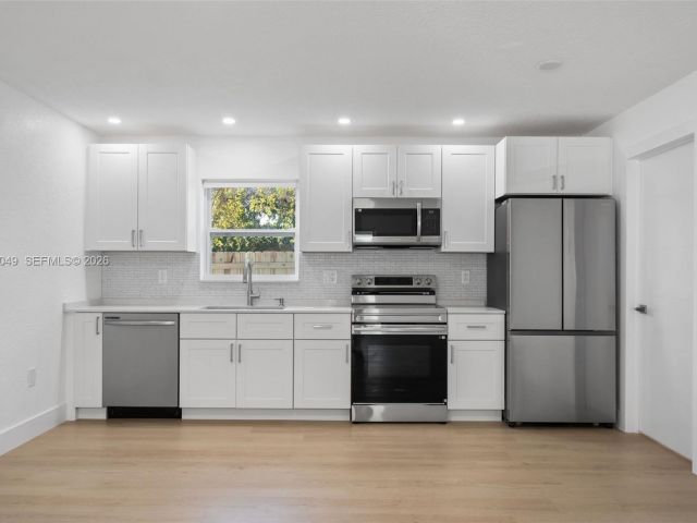 Продажа дома по адресу 2241 Hope St - фото 7515850