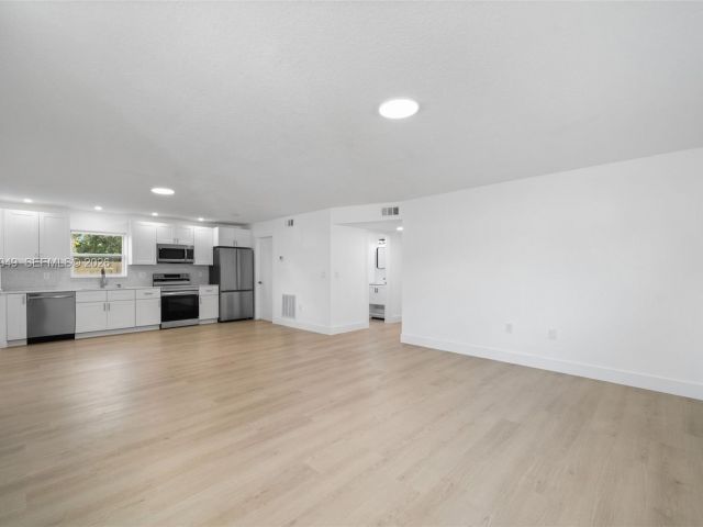 Продажа дома по адресу 2241 Hope St - фото 7515851